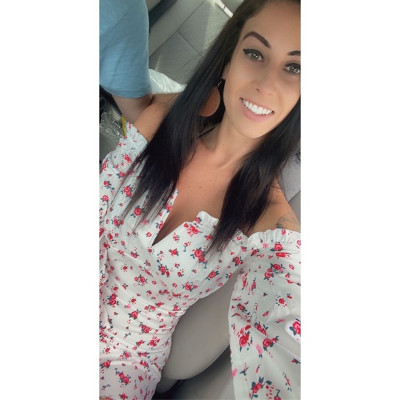 1960’s v cut floral off the shoulder dress - Picture 7 of 8